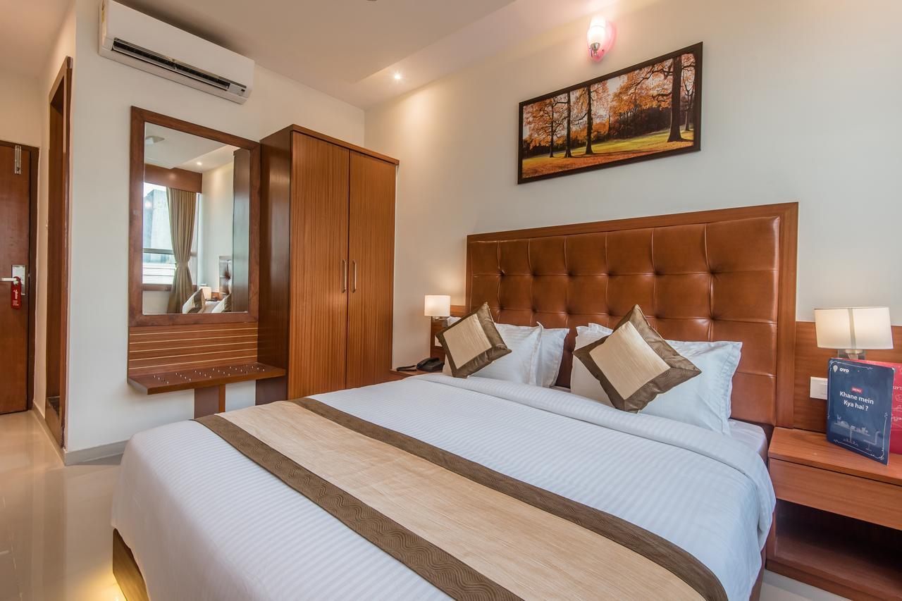 Oyo 9328 Empire Suite Navi Mumbai Exterior foto